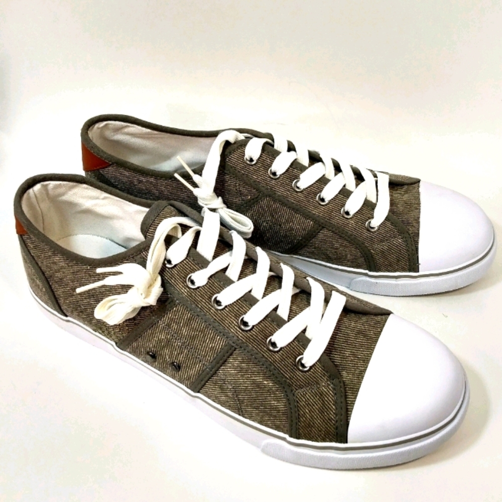 XRAY Men's light gray sneakers size 13